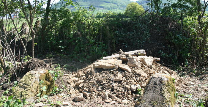 Steinhaufen in der Panzersperre
