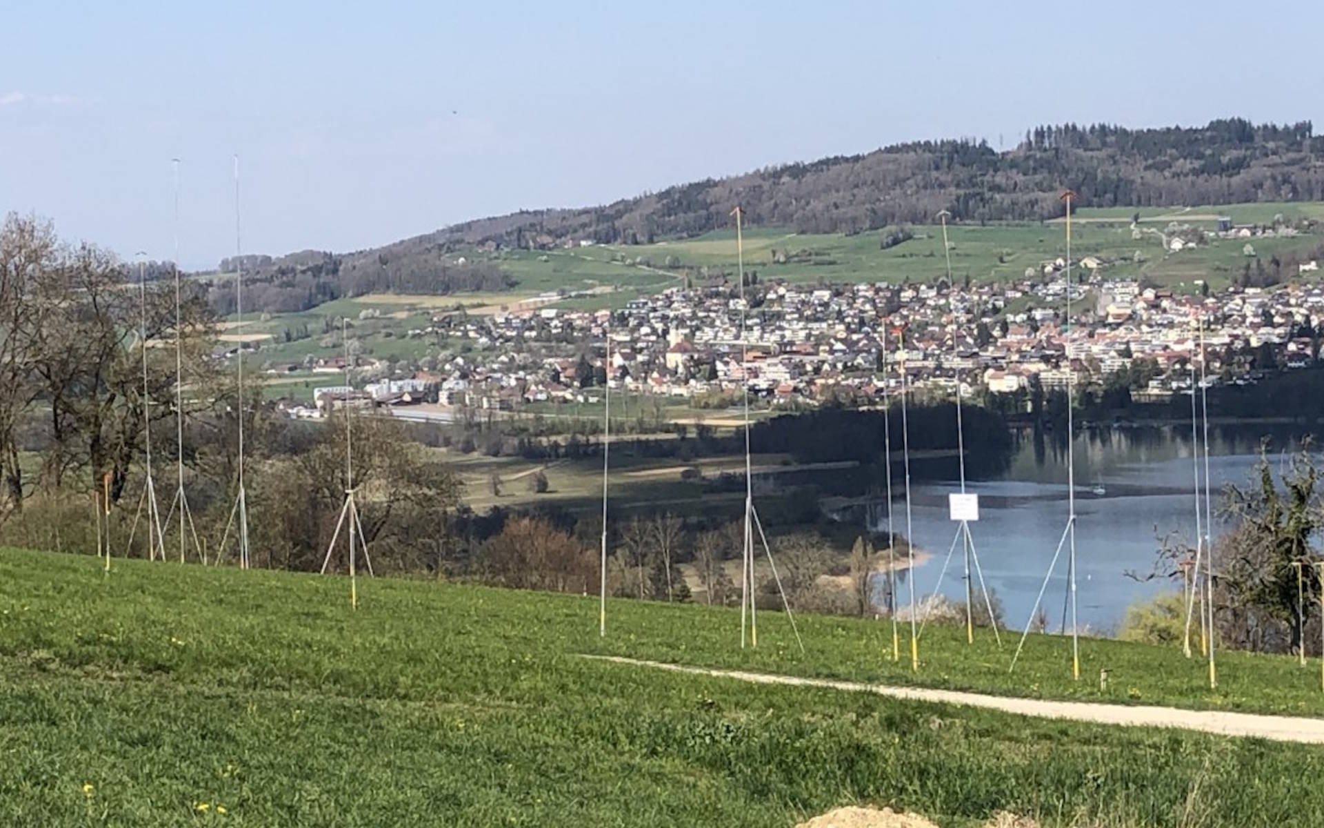 Baugespann auf Wiese cr Johannes Jenny