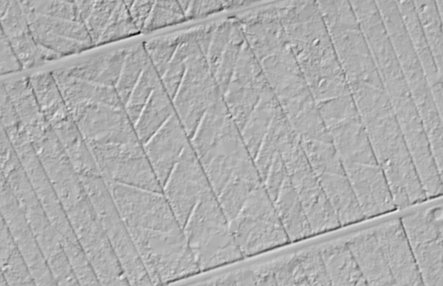 Lidar-Aufnahmen von Satelliten lassen Gräben erkennen